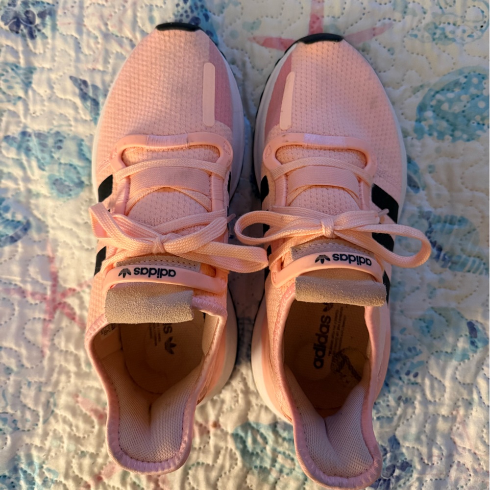 Adidas Sneakers